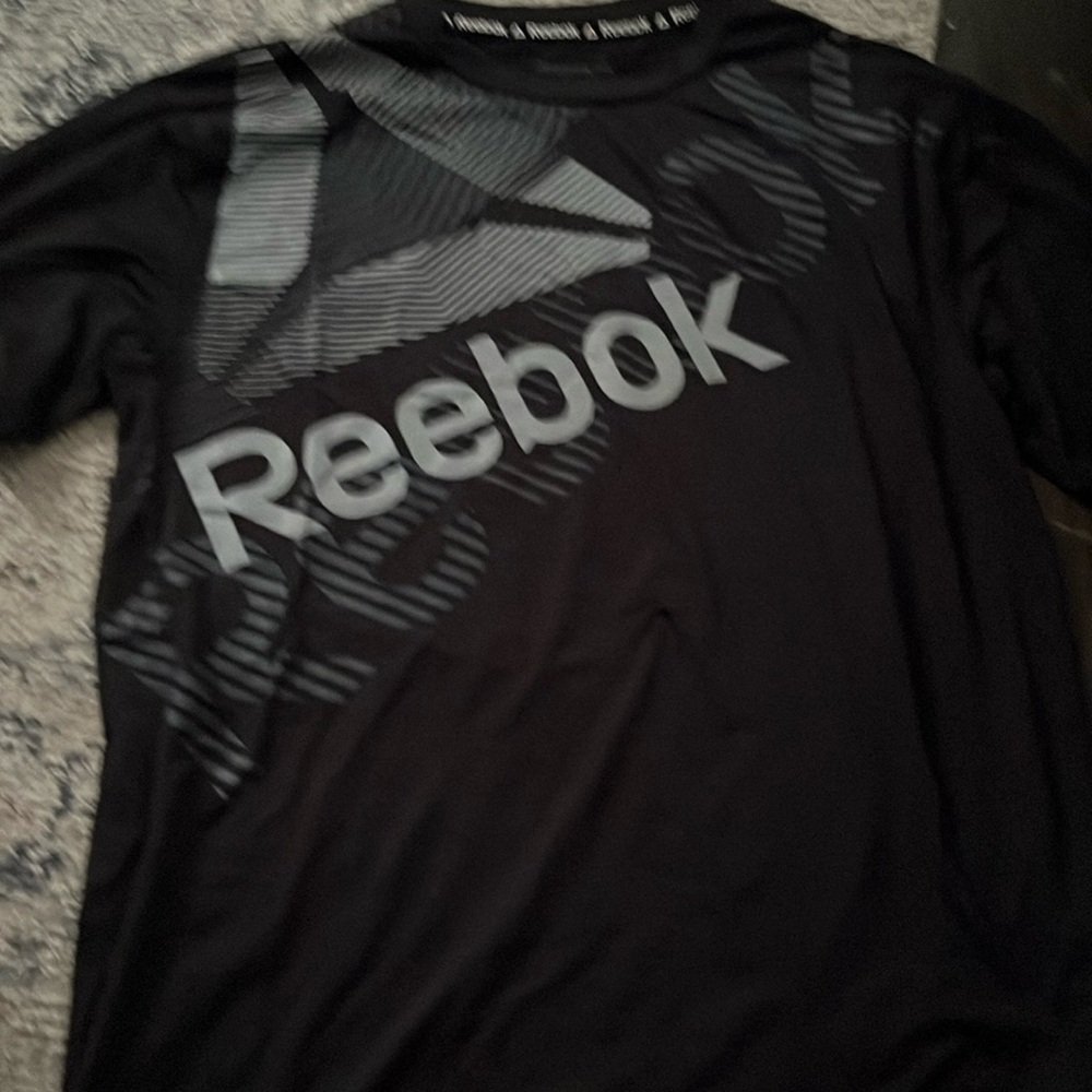 Small black reebok t shirt